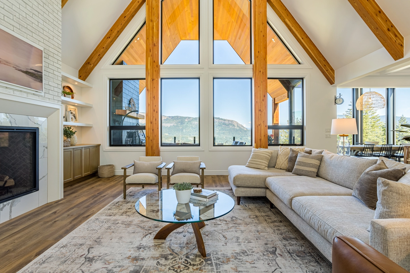 Twin Lakes Road Walk-in Closet